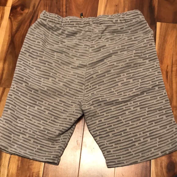 Boy’s Size 10 Zara 100% Cotton Bundle: Graphic “London” T-shirt & Terry Short - Picture 7 of 10